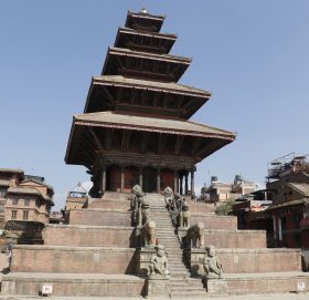 ऐतिहासिक पाँचतल्ले (न्यातपोल) मन्दिर