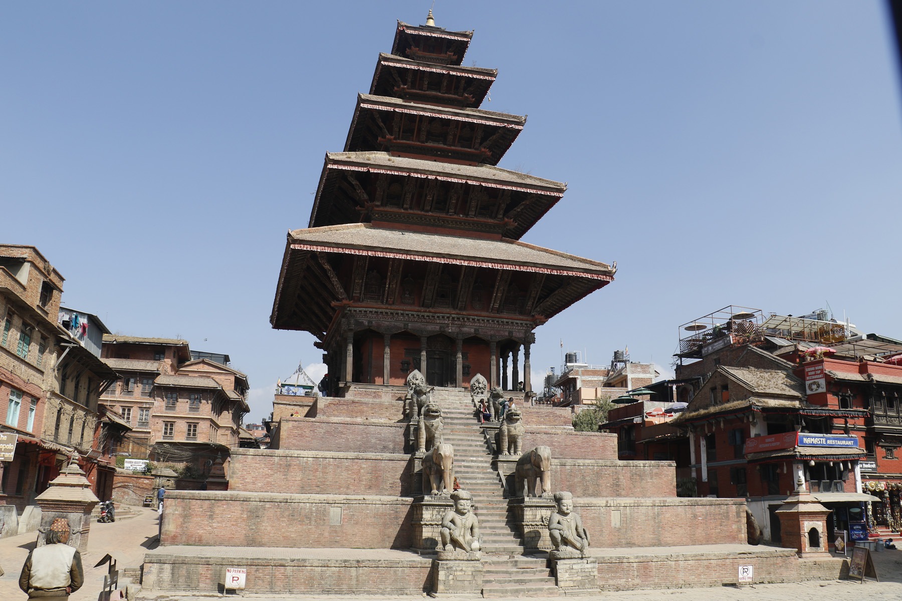 ऐतिहासिक पाँचतल्ले (न्यातपोल) मन्दिर