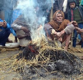 शीतलहरले तराई–मधेशको जनजीवन कष्टकर