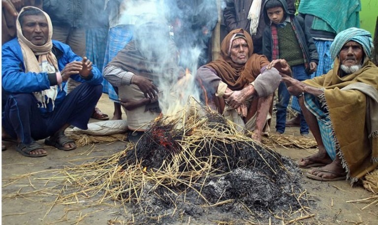 शीतलहरले तराई–मधेशको जनजीवन कष्टकर