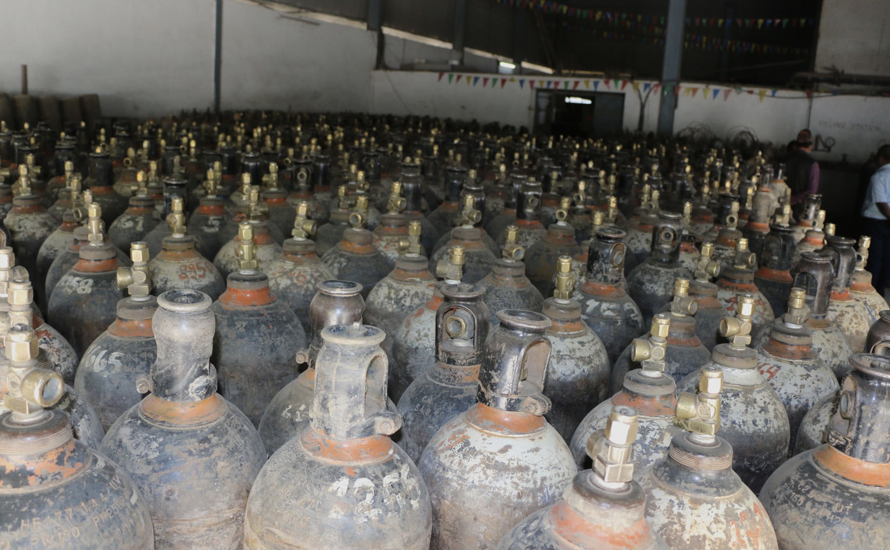 अक्सिजनको अभाव छैन : अस्पताल र व्यक्तिले स्टक राख्दा समस्या   