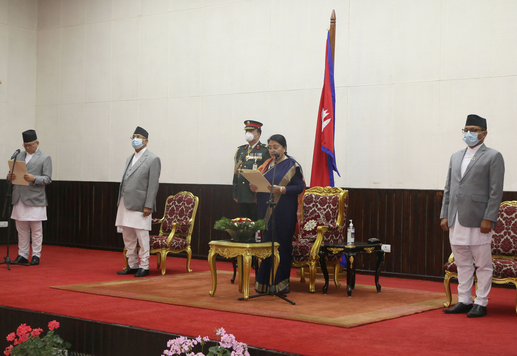 गृहमन्त्री रामबहादुर थापाद्वारा शपथ ग्रहण