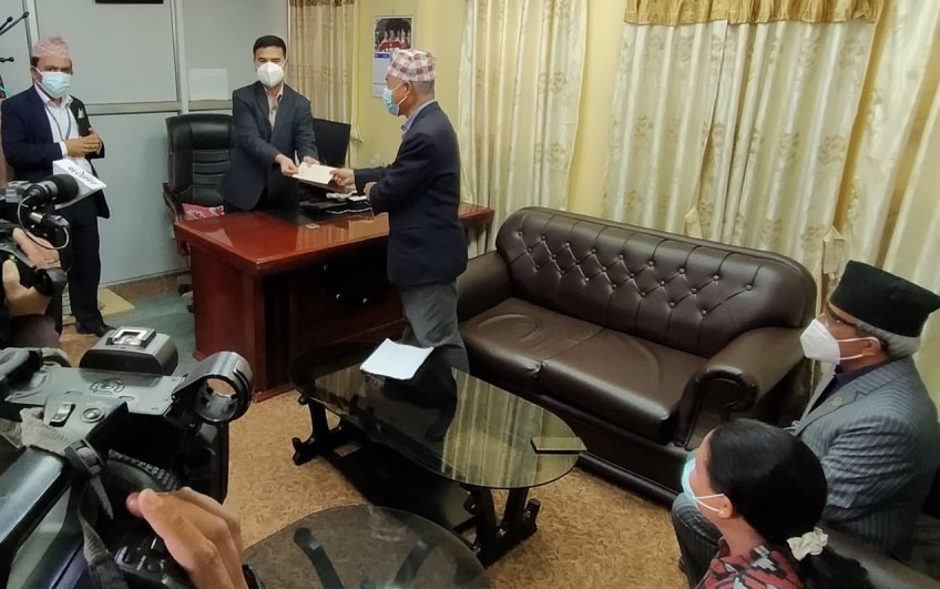 माओवादी केन्द्रद्वारा प्रधानमन्त्री ओलीलाई दिएको समर्थन फिर्ता, प्रधानमन्त्री अल्पमतमा