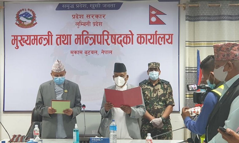 नवनियुक्त मुख्यमन्त्री पोखरेलद्वारा पद तथा गोपनीयताको सपथ ग्रहण