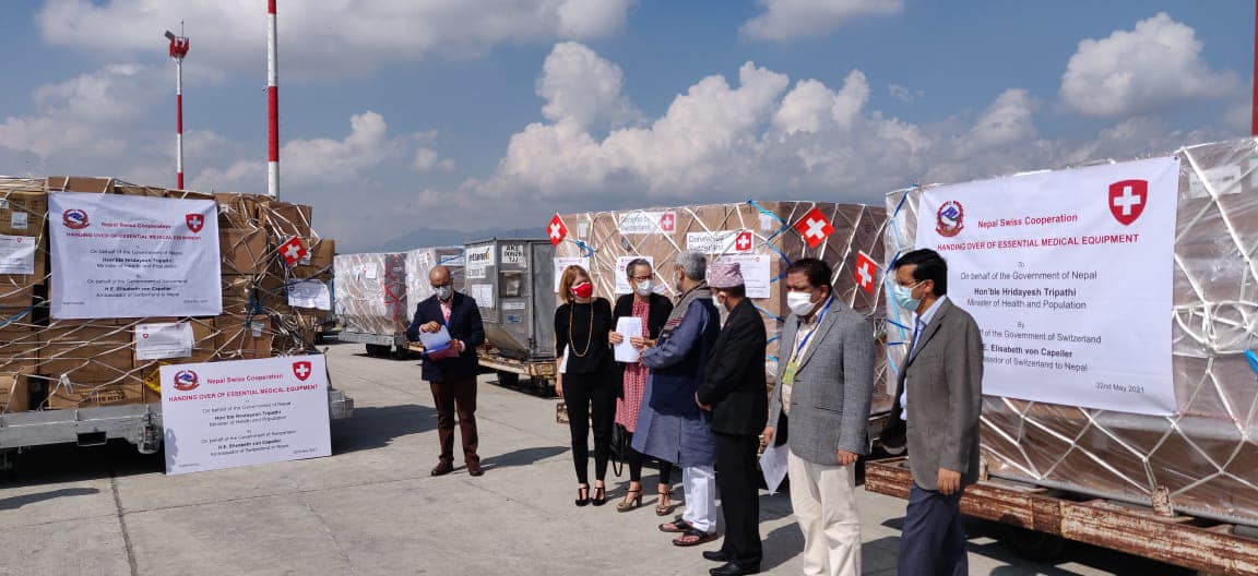 नेपाललाई अमेरिकी र स्वीस सरकारबाट स्वास्थ्य सामग्री एवं उपकरण हस्तान्तरण