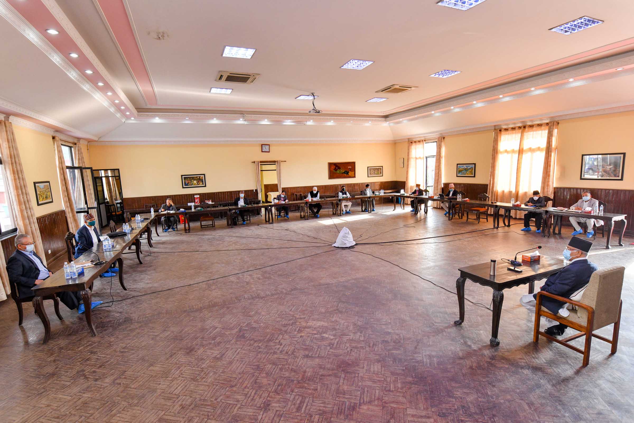 नेपाल, खनालसहित एमालेका ११ नेता पार्टी सदस्यताबाटै निष्काशित