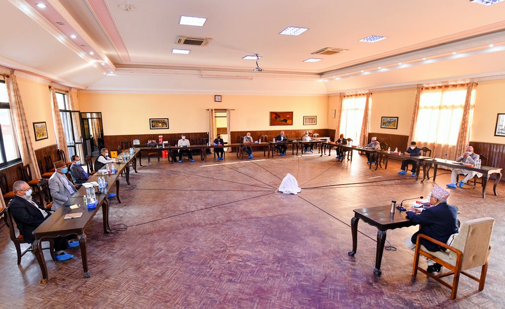 एमालेले माधव, झलनाथसहित एघार पूर्वसांसदलाई स्पष्टीकरण सोध्ने