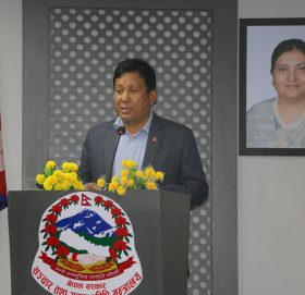 आरोपप्रत्यारोप गर्ने बेला होइन, बाँच्ने र बचाउने बेला होः सञ्चार मन्त्री गुरुङ