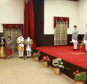 सात मन्त्री र एक राज्यमन्त्री थपिए, गृहमा अधिकारी, सञ्चारमा थापा