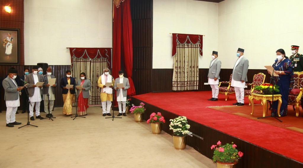 सात मन्त्री र एक राज्यमन्त्री थपिए, गृहमा अधिकारी, सञ्चारमा थापा