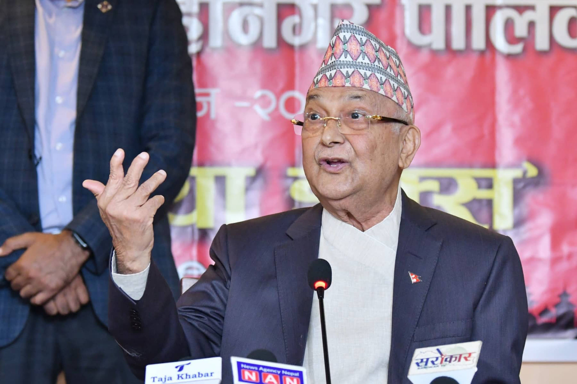 पाँच दलीय गठबन्धन देशका लागि कष्ट र पीडा, देशको लुतो ३० गते फाल्ने : अध्यक्ष ओली