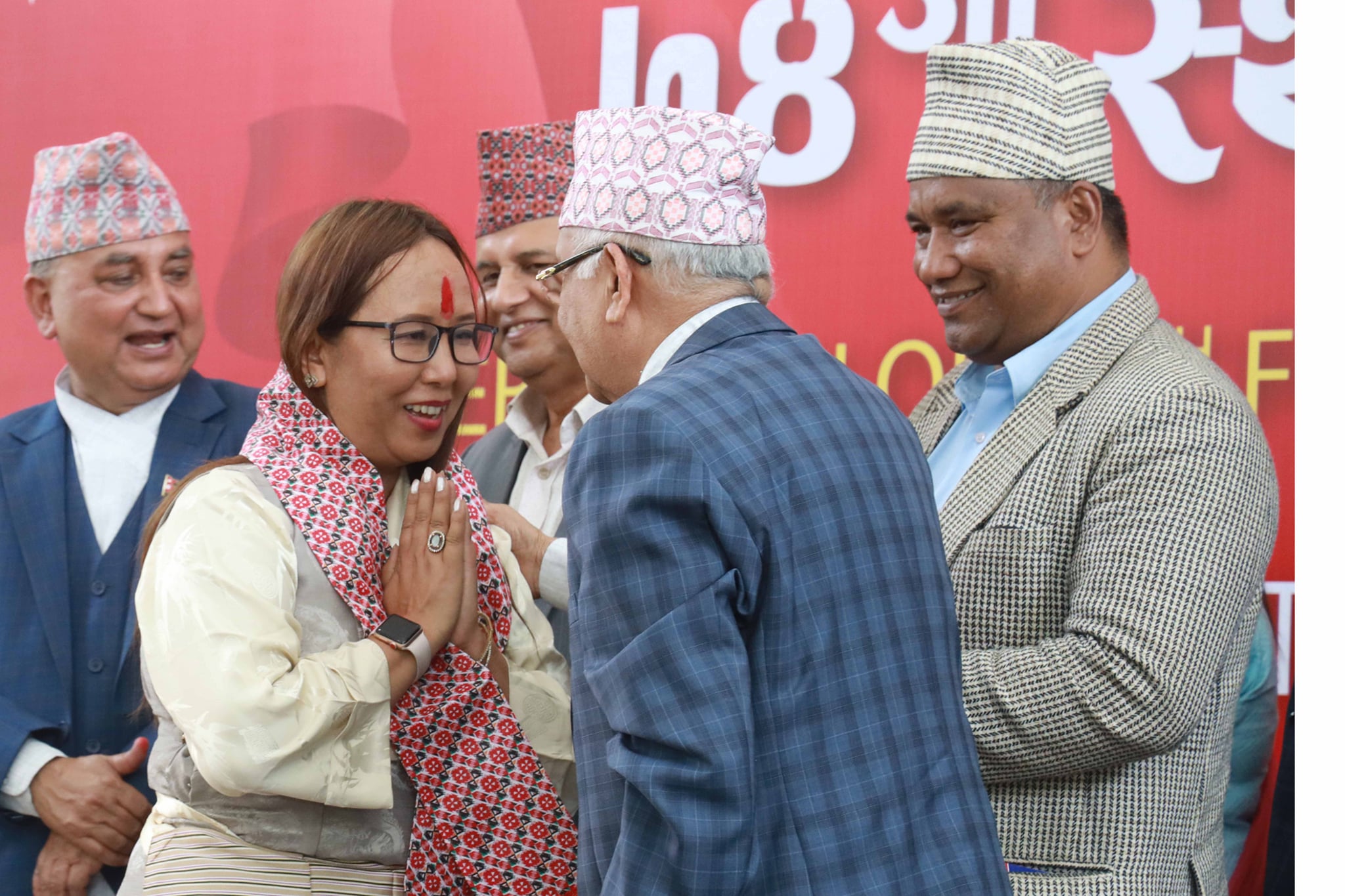 लक्की शेर्पा र धर्मदत्त देवकोटा लगायत माओवादी नेताहरू एमालेमा प्रवेश