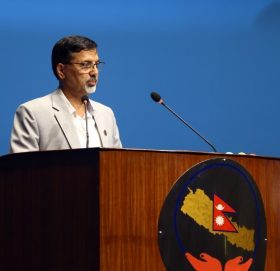 अर्थमन्त्री शर्माद्वारा १७ खर्ब ९३ अर्ब ८३ करोड रुपैयाँको बजेट प्रस्तुत