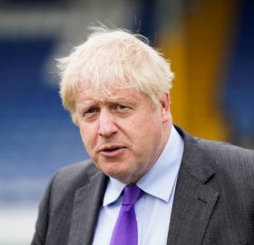 बेलायतका प्रधानमन्त्री जोनसनद्वारा दलको नेता र प्रधानमन्त्री पदबाट राजीनामाको घोषणा