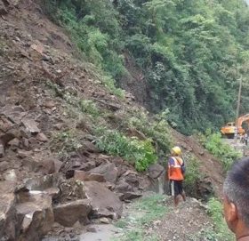 नारायणगढ मुग्लिन सडक : चार महिनामा २४ पटक पहिरो, एक सय नौ घण्टा अवरुद्ध