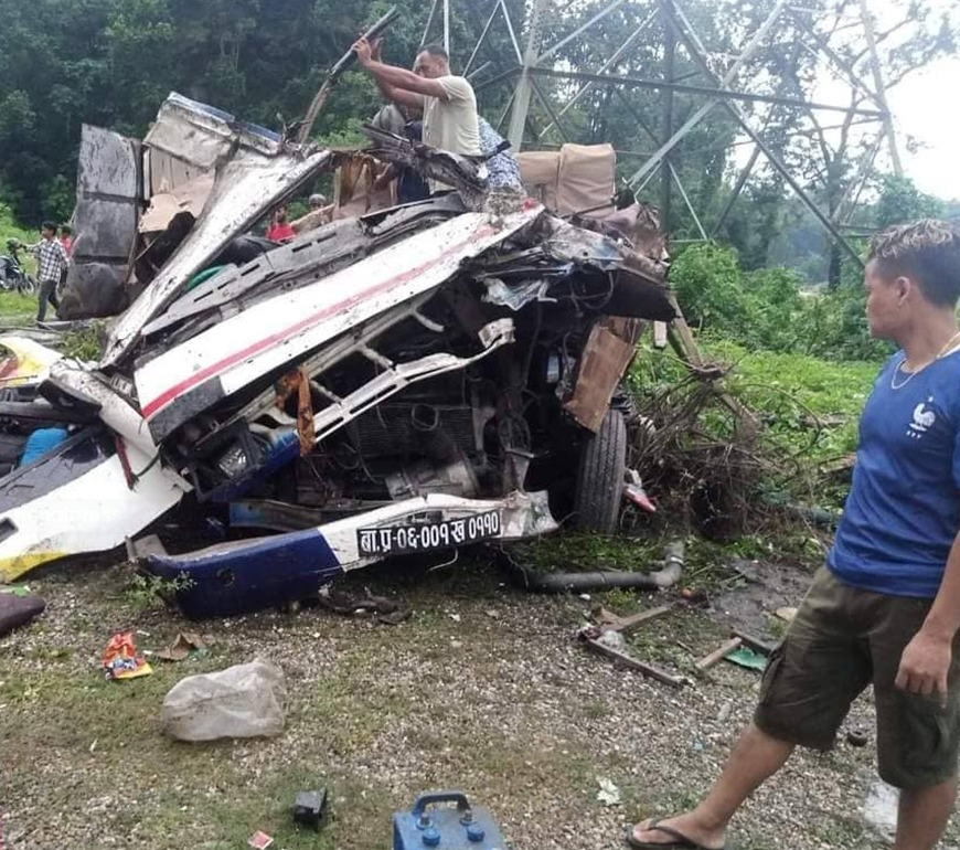 बाराको अमलेखगञ्जमा भएको बस दुर्घटनामा १६ जनाको ज्यान गयो, ३६ जना घाइते