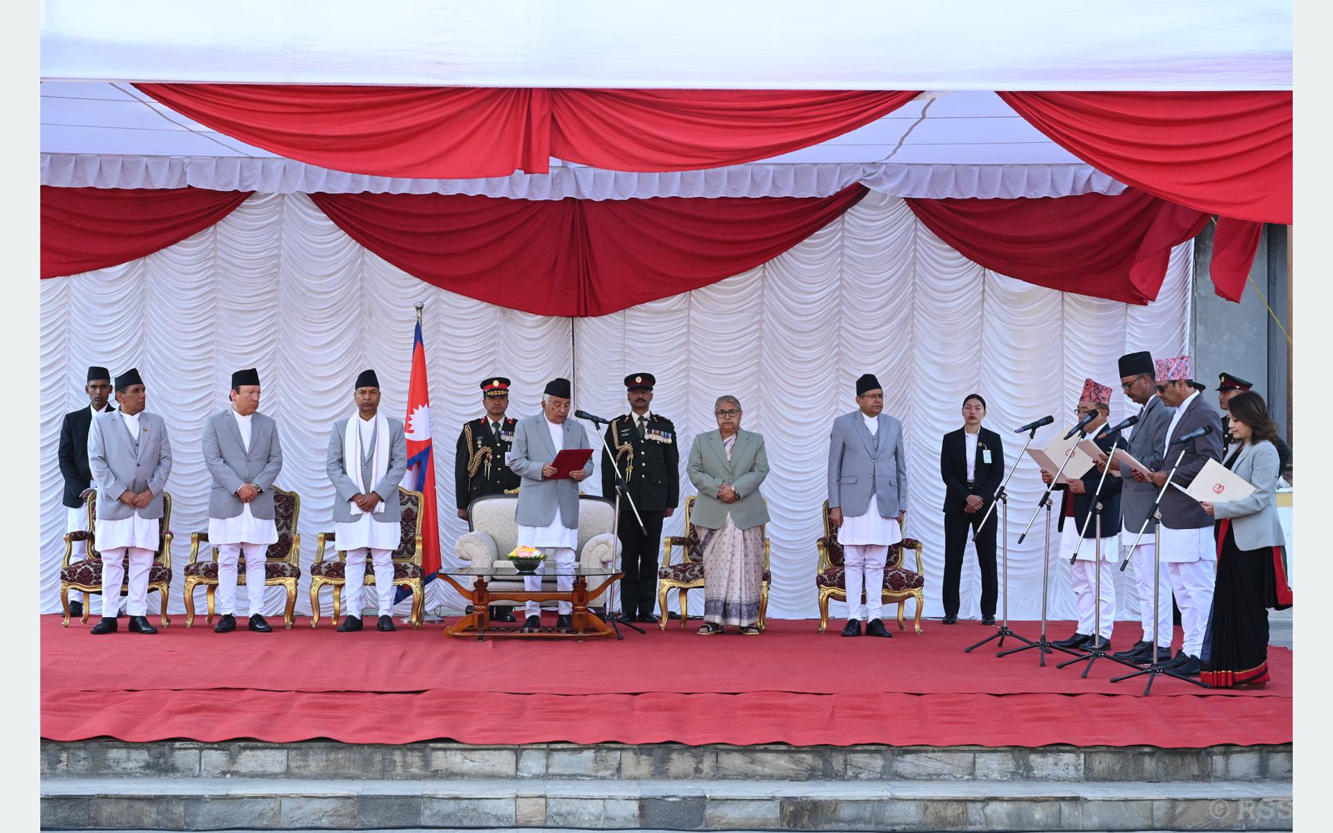 मन्त्रिपरिषद् विस्तारः चार मन्त्रीले लिए सपथ