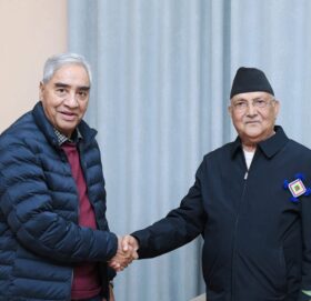 देउवालाई भेट्न घरमै पुगे ओली