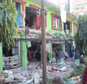 हेटौँडा बजार क्षेत्रमा सडक सीमा चौडासँगै विस्तार कार्य सुरु, ५३१ घरटहरा भत्काइयो